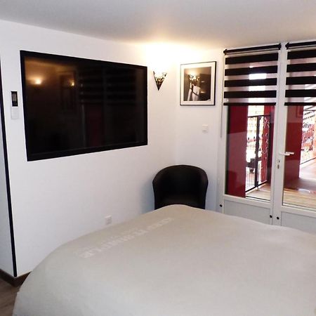 Bed and Breakfast La Colline Aux Yeux Doubs Бом-ле-Дам Экстерьер фото
