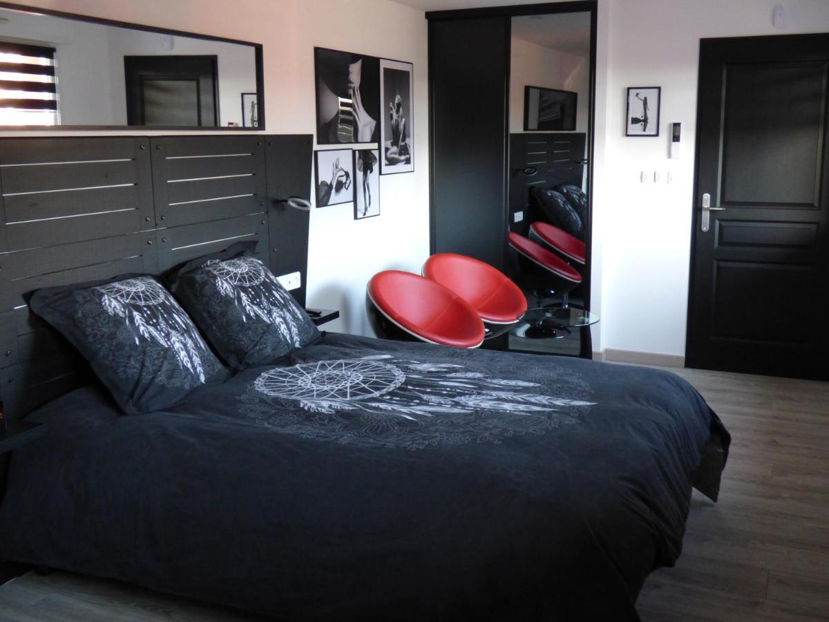 Bed and Breakfast La Colline Aux Yeux Doubs Бом-ле-Дам Экстерьер фото