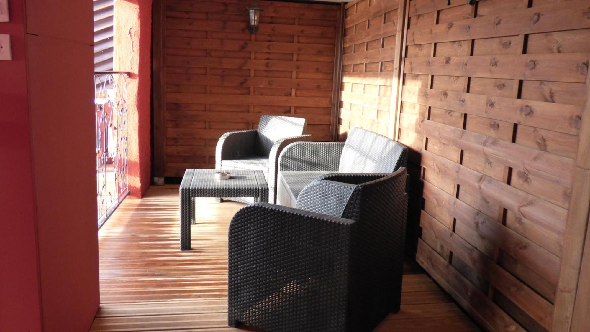 Bed and Breakfast La Colline Aux Yeux Doubs Бом-ле-Дам Экстерьер фото