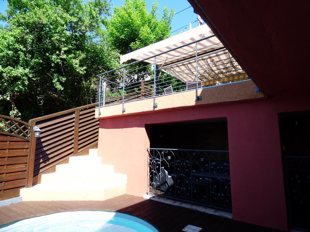 Bed and Breakfast La Colline Aux Yeux Doubs Бом-ле-Дам Экстерьер фото